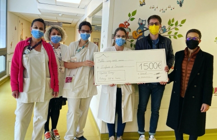 Remise du chèque de 1500 € au Docteur Cyrielle Estevez pour l'association "Enfants et sourires"